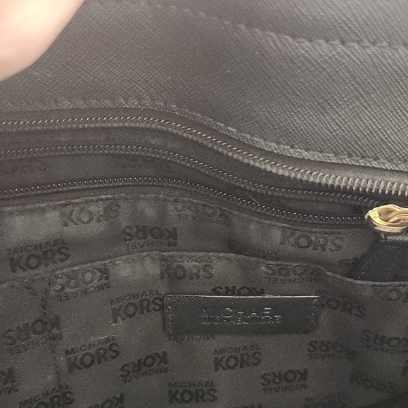 Michael Kors Black Shoulder Bag with Gold Logo and Chain Strap - Picture 5 of 7